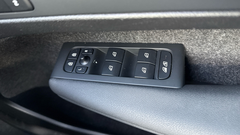 Volvo XC40 2.0 B3P Plus Dark 5dr Auto Petrol Estate